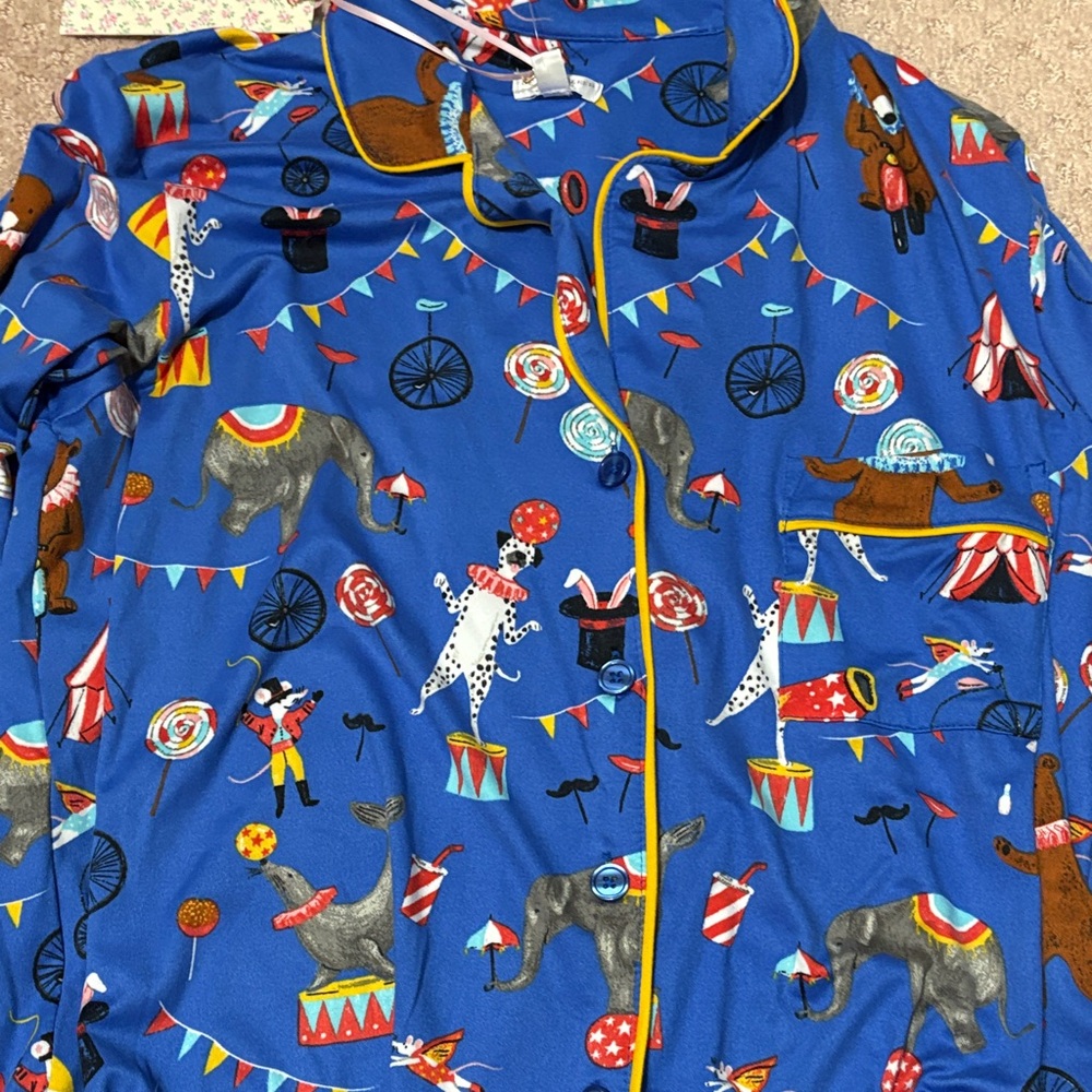 Vibrant Blue Circus Print Women's Pajama Set - Picture 6 of 9